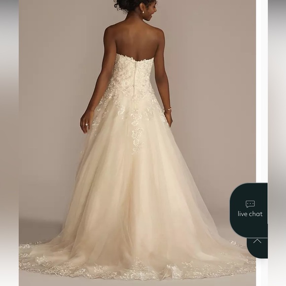 Elegant Ivory Lace Wedding Dress - Picture 2 of 16